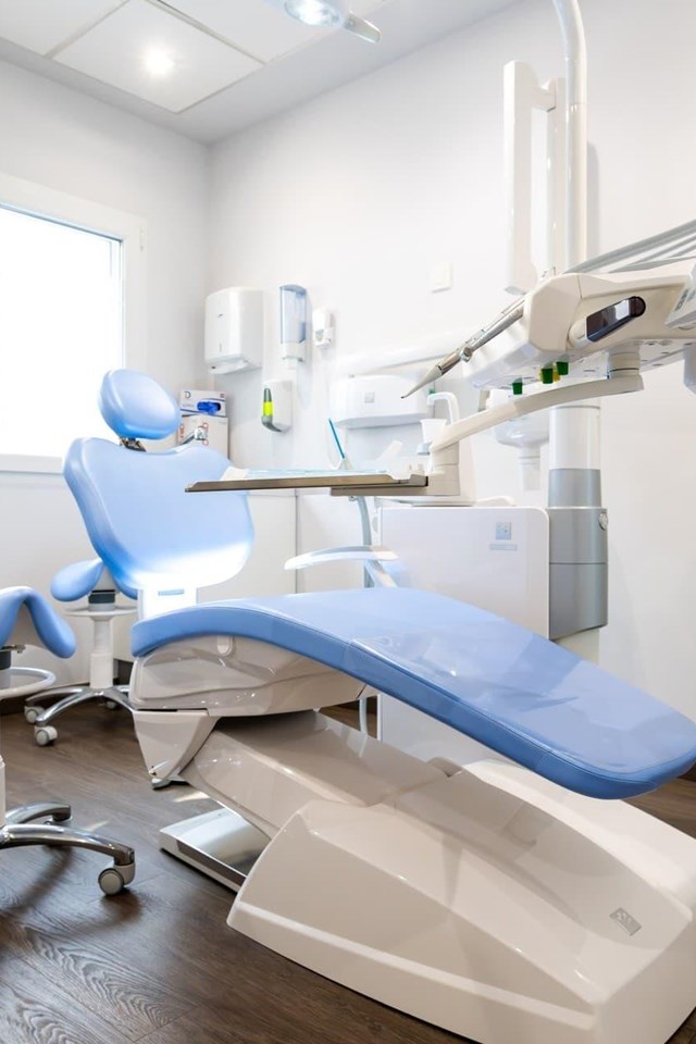 Blanqueamiento dental en Lugo con gel y luz