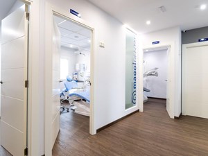 ¿Cómo es el proceso de poner una corona dental?