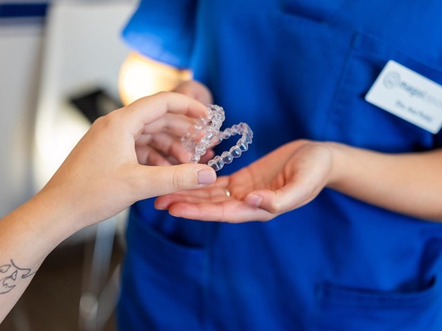 Di adiós a los dientes amontonados: apiñamiento dental en Lugo