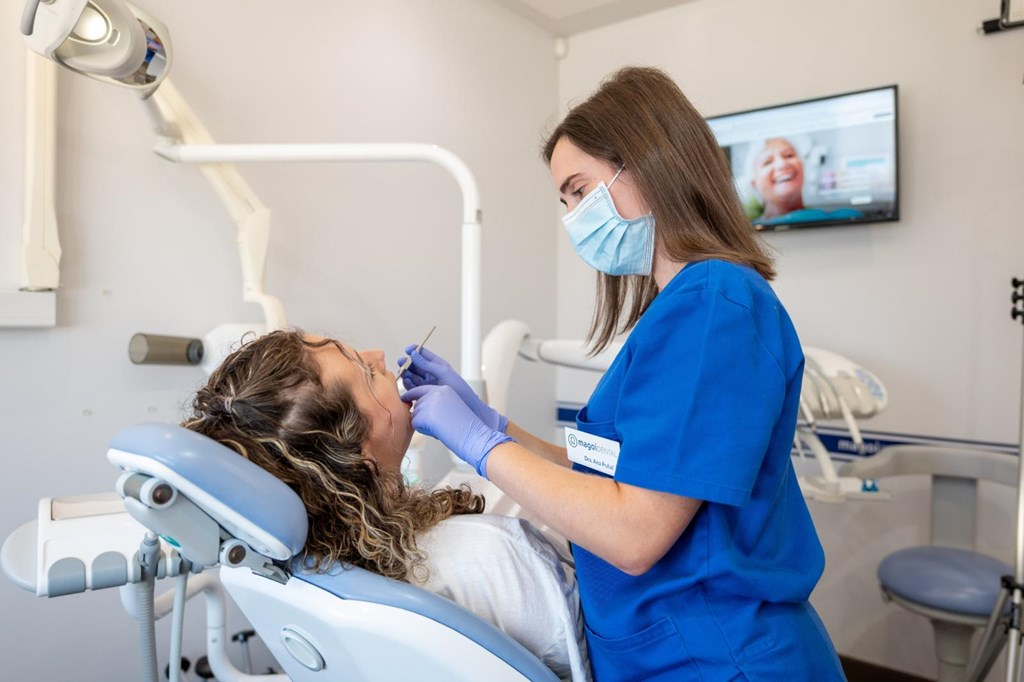 Foto 1 Frena la pérdida de encía: tratamiento de enfermedades periodontales en Lugo
