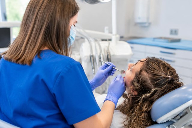 Frena la pérdida de encía: tratamiento de enfermedades periodontales en Lugo - Imagen 1