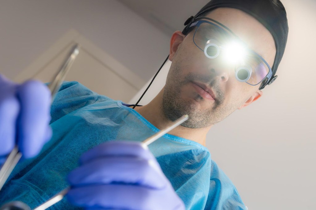 Foto 1 Recupera tu sonrisa con cirugía oral en Lugo
