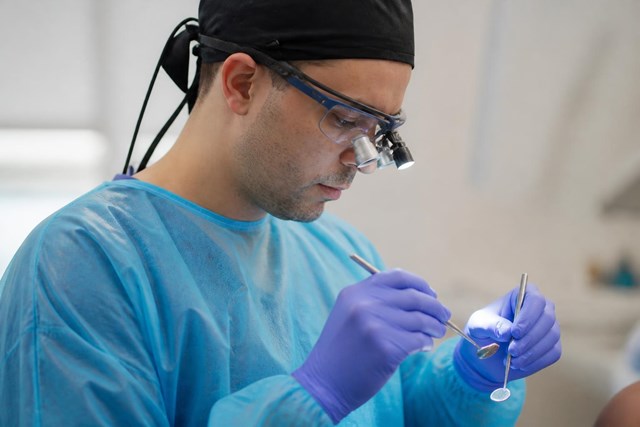 Recupera tu sonrisa con cirugía oral en Lugo - Imagen 1