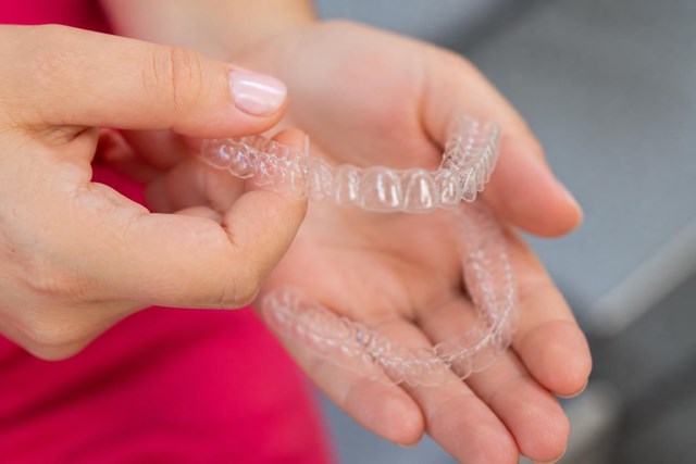 Sonrisa perfecta con ortodoncia invisible en Lugo - Imagen 1